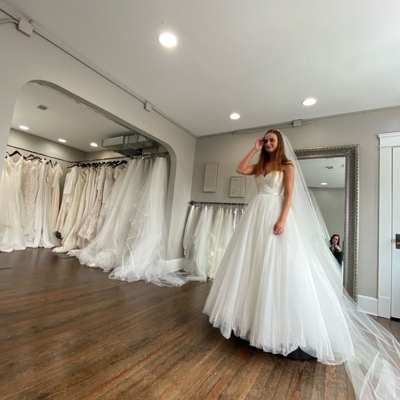 Beautiful Off White Wedding Dress - Picture 1 of 4